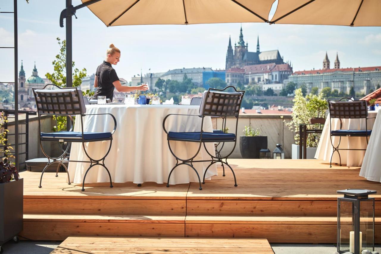 Four Seasons Hotel Прага Экстерьер фото